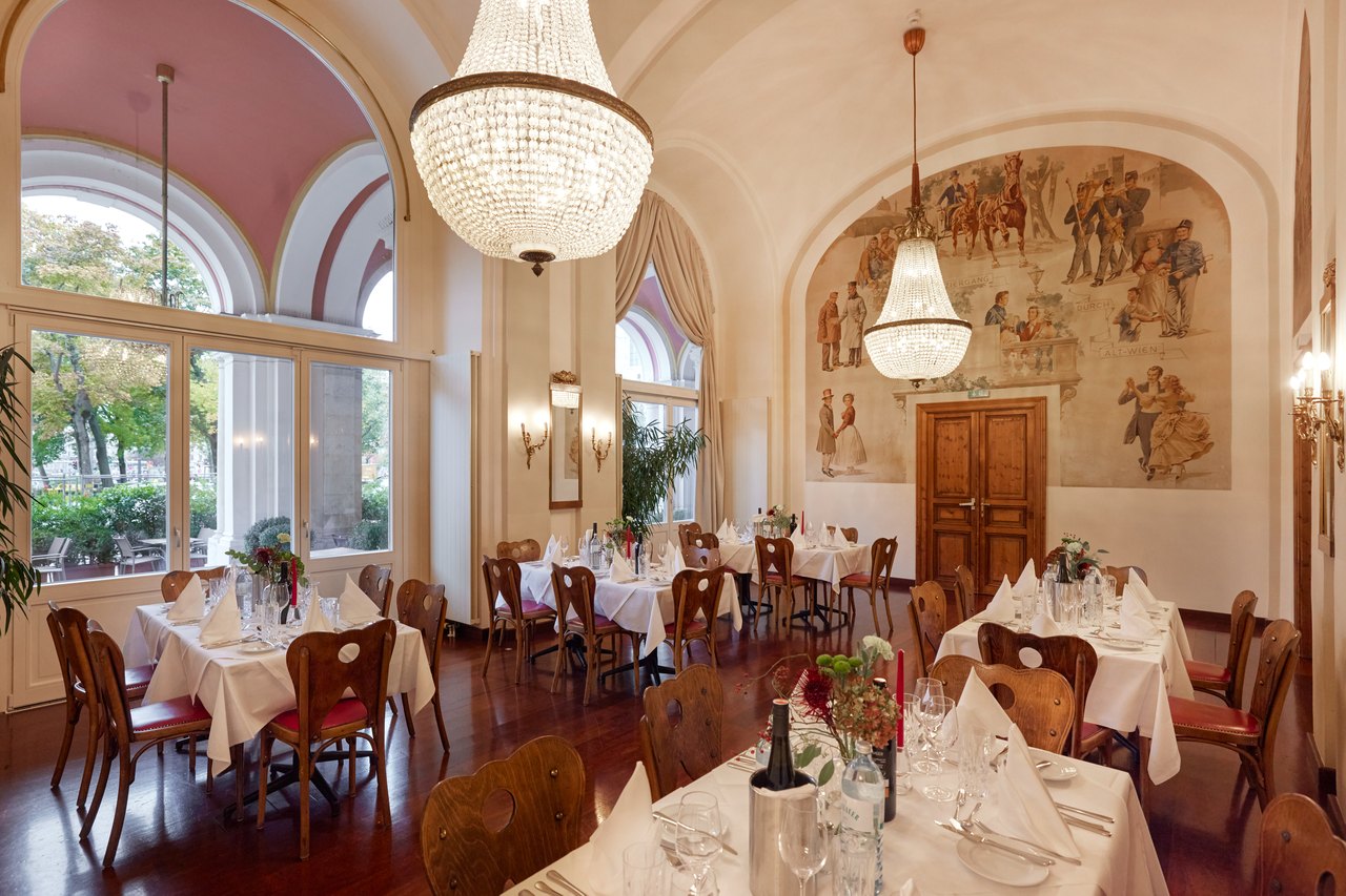 Restaurant Roth im Hotel Regina - Elegantes Restaurant Interior